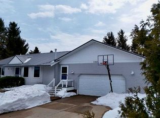 3163 Mayberry Hl, Petoskey, MI 49770