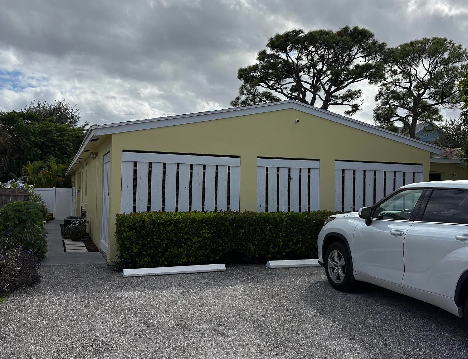 2 bed, 1.0 bath, 1026 sqft, $1,950 — Photo 2