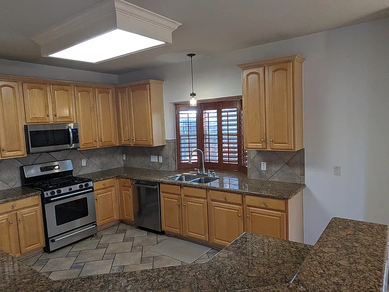 5001 Highlands Dr — Photo 2