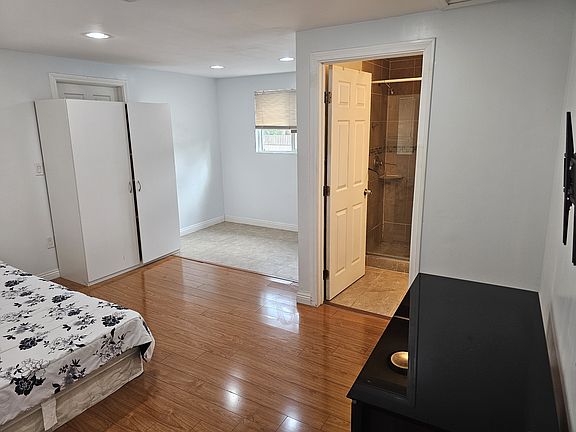 2nd image of 1136 N Viceroy Ave
