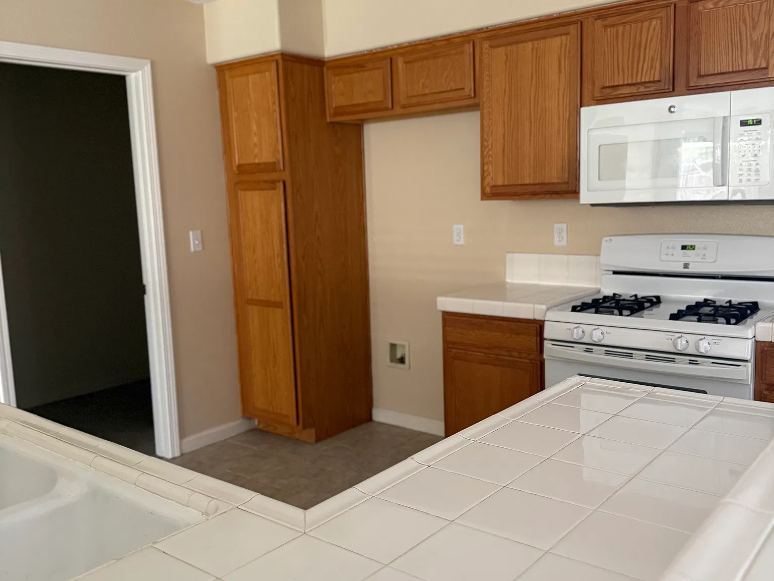 5 bed, 2264 sqft, $3,250 — Photo 3