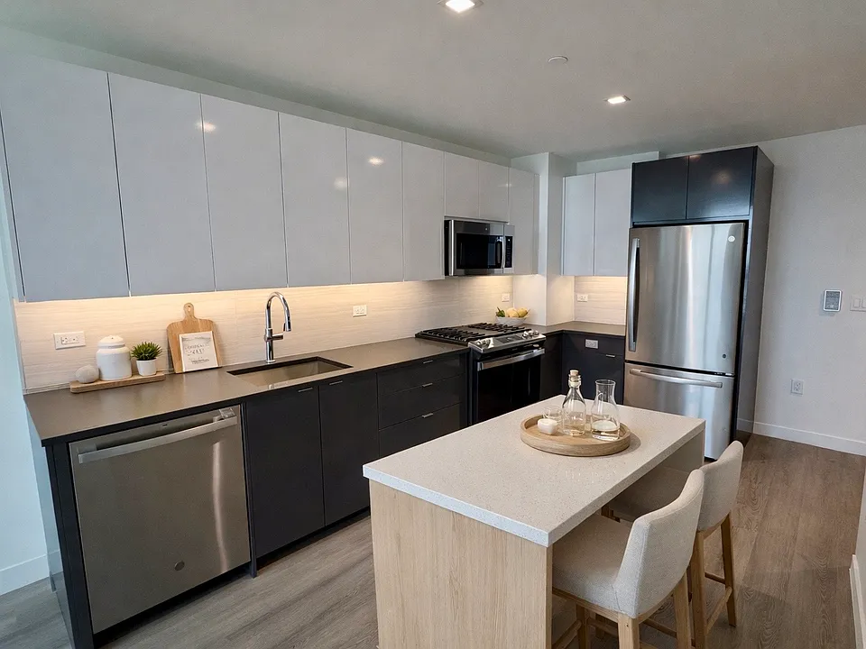 92-29 Guy R Brewer Blvd #Penthouse 2504