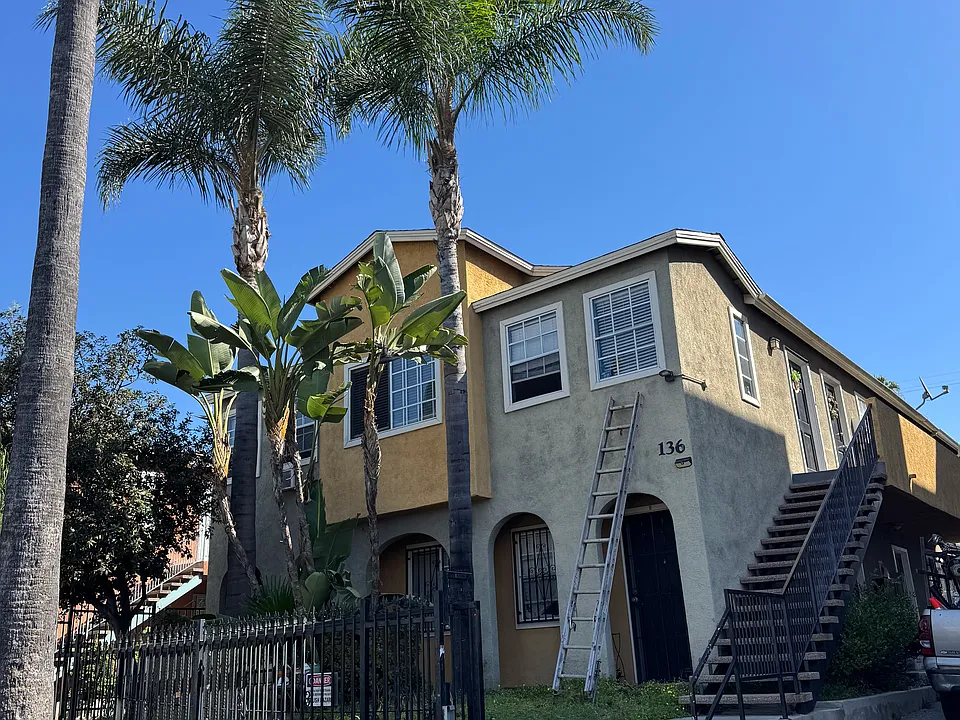 136 N Mariposa Ave #F