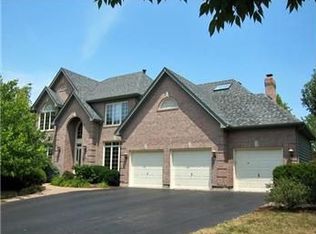 702 Chesapeake Rd, Saint Charles, IL 60175