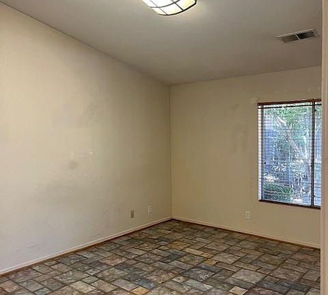 5th image of 371 Chardonnay Dr
