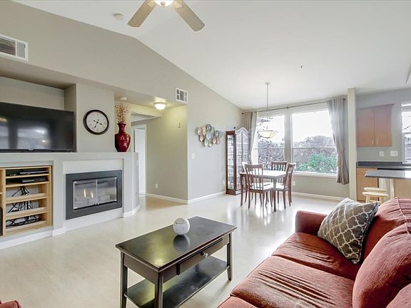 3rd image of 1055 Esparanza Way