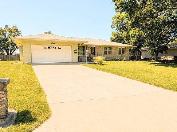 2nd image of 1717 Belmont Ct