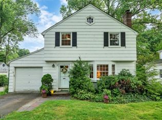 10 Essex Rd, Chatham, NJ 07928