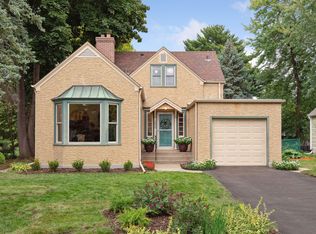 1834 Arona St, Falcon Heights, MN 55113