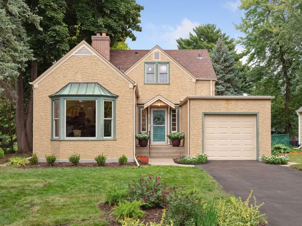 1834 Arona St, Falcon Heights, MN 55113