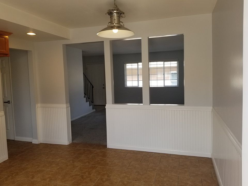 Dining area within kitchen.