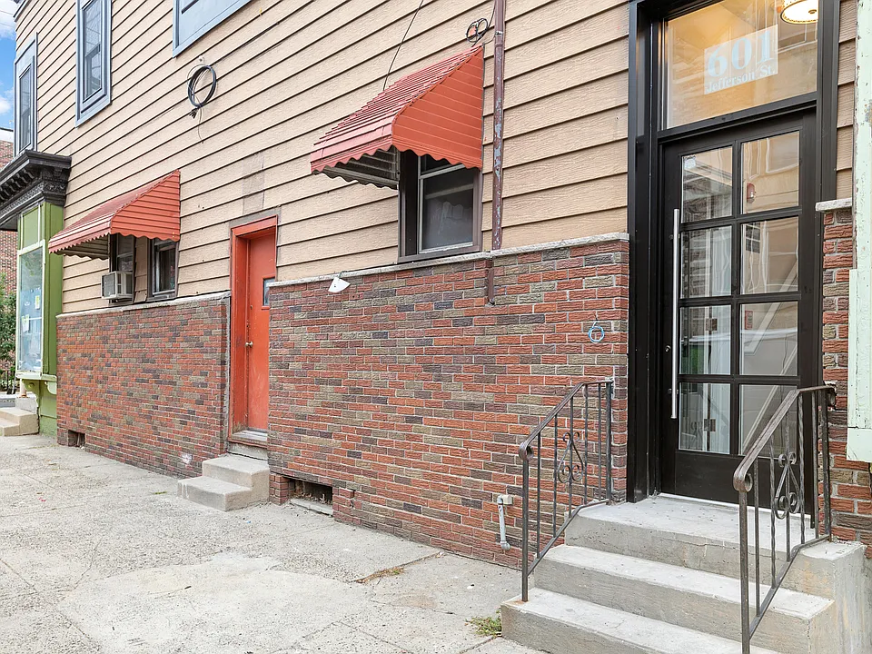 601 Jefferson St #2C