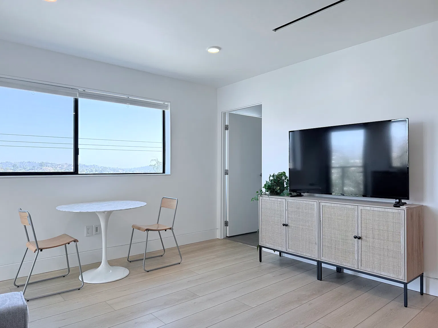 1 bed, 490 sqft, $2,200 — Photo 3