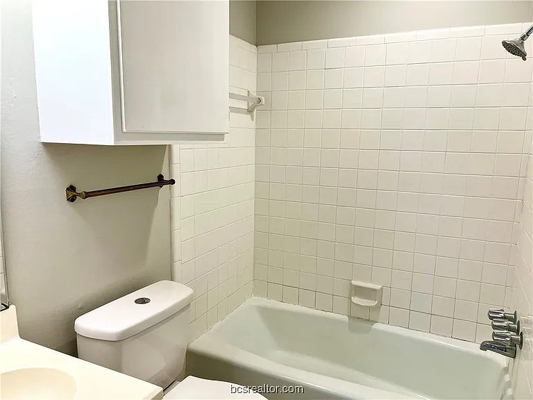 3405 Dallis Dr — Photo 17