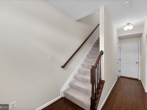 4th image of 509 Brownstone Ct