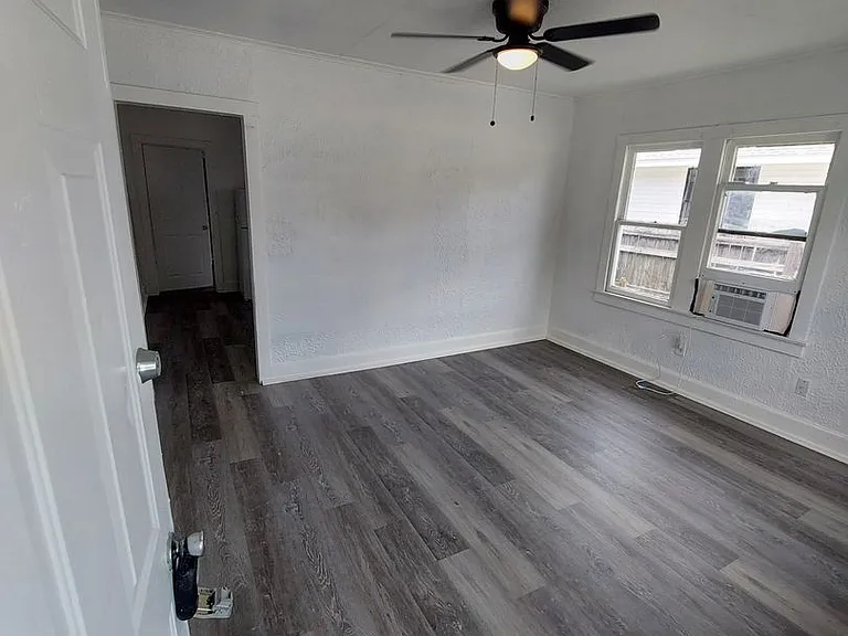 1016 NE 8th Ave — Photo 6
