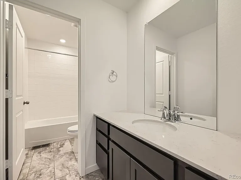 4858 Astor Pl — Photo 8