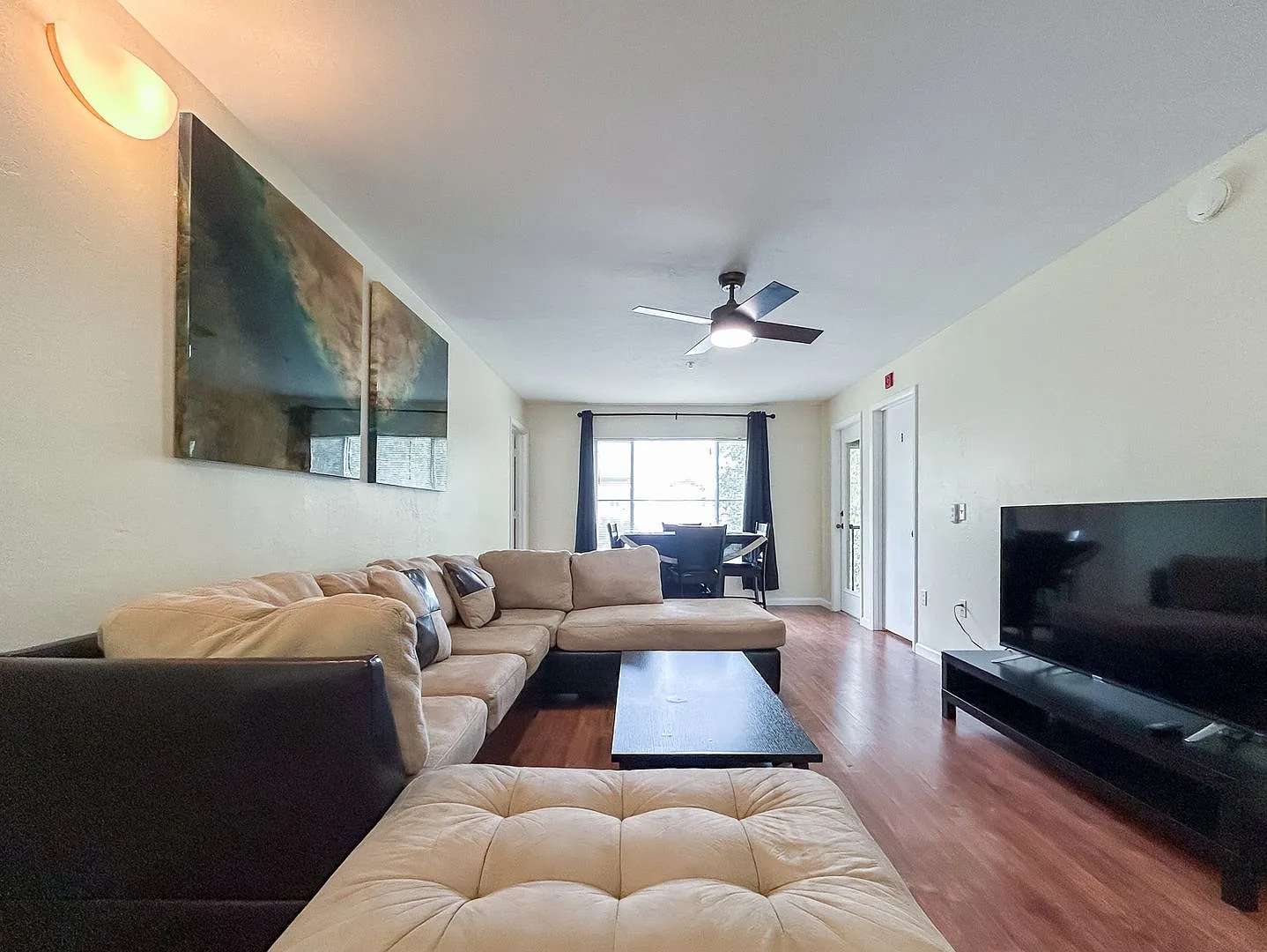 Beautiful Room for Rent in a 4/4 Unit - University Terrace West 511-B — Photo 3