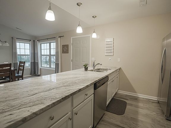 4th image of 7280 Rolling Hills Ln