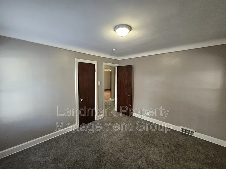 9657 E Outer Dr — Photo 14