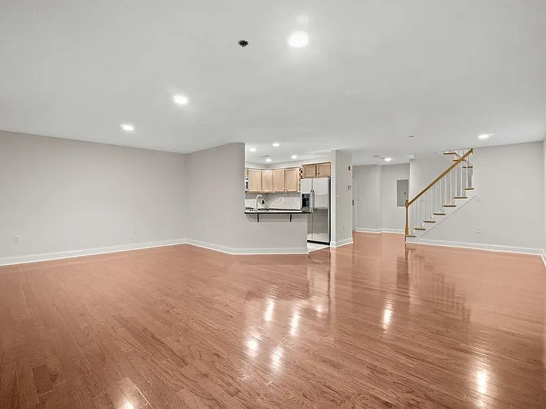 120 Wyllis Ave #424 — Photo 13