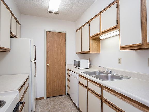 3rd image of 1331 G St #311