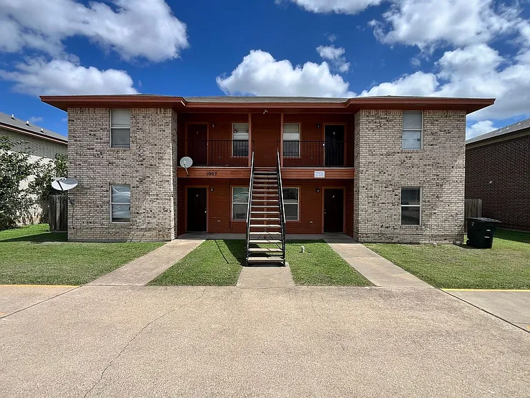 1007 Circle M Dr #C — Photo 1