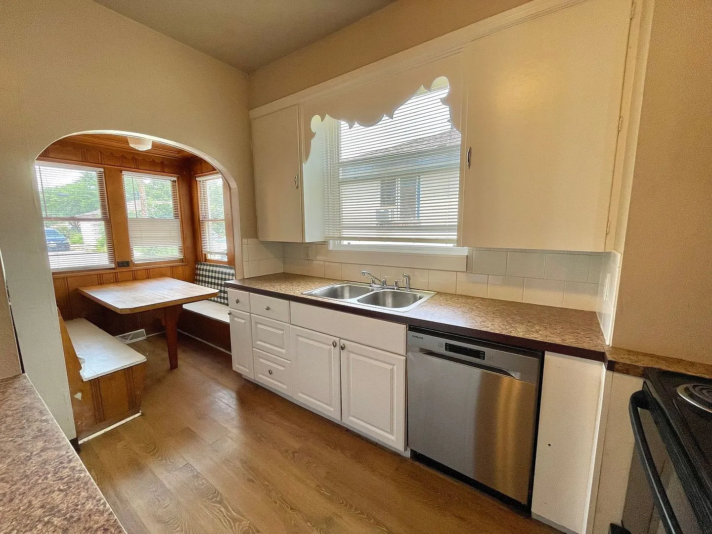 Spacious 8 Bedroom Across From Unc - Pre-Leasing For May — Photo 3