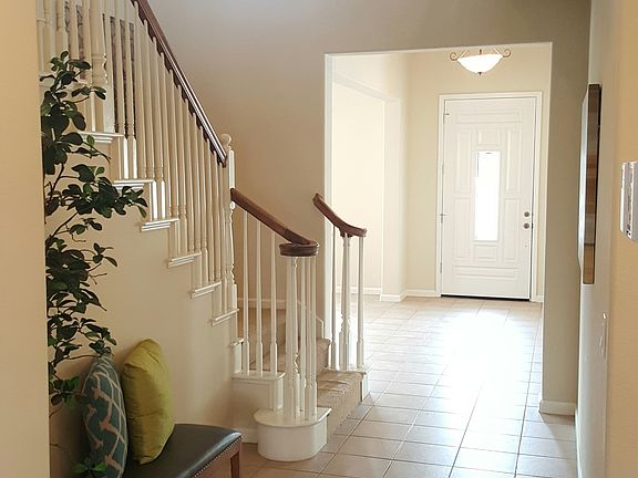3rd image of 700 Corinne St