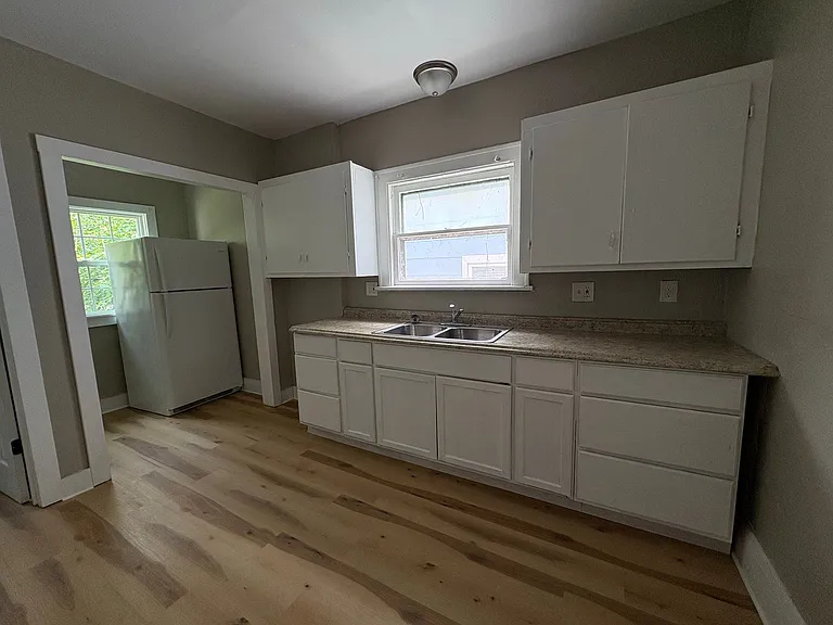 4224 Fairview Dr — Photo 7