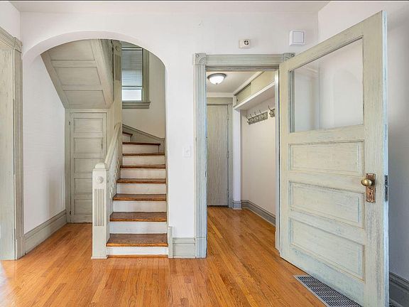 5th image of 2631 Prairie Ave