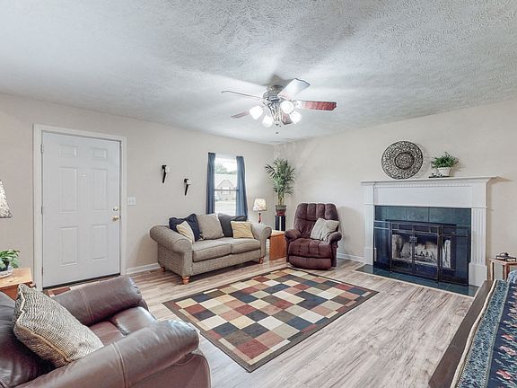 3rd image of 126 Fall Creek Dr