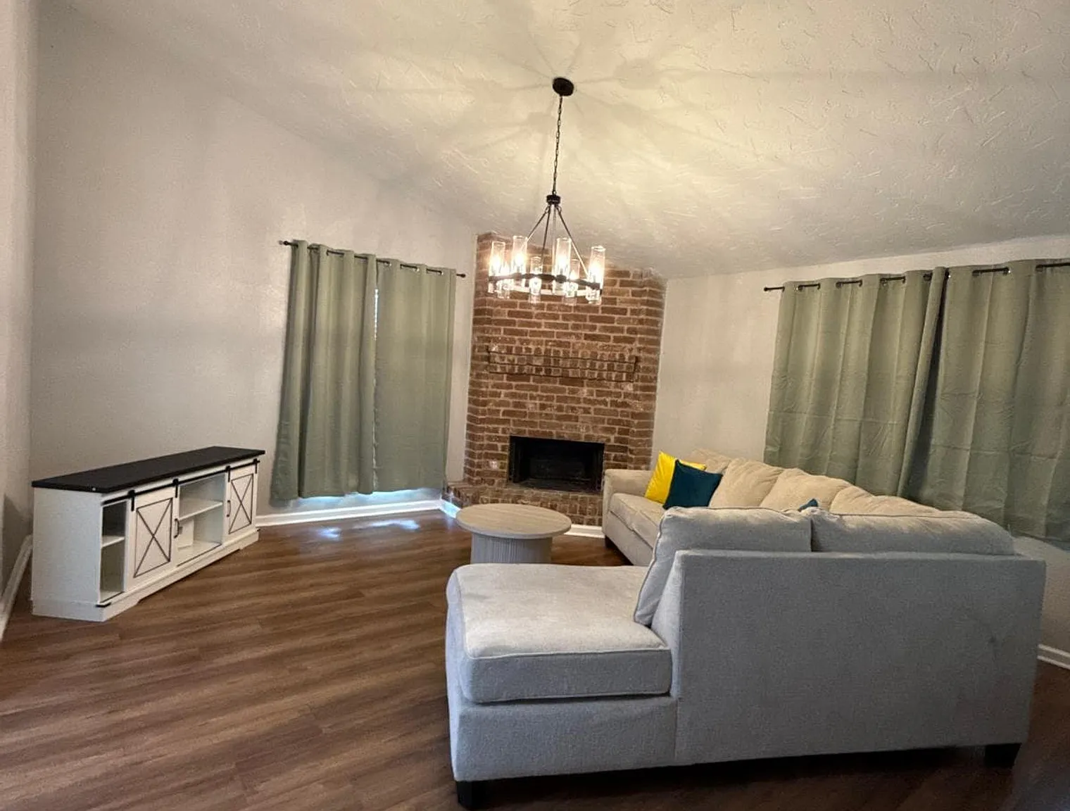 3 bed, 2.0 bath, $5,571 — Photo 2