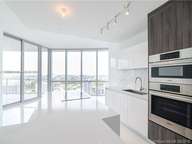 1st image of 851 NE 1st Ave #4110
