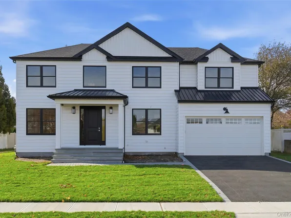 16 Otsego Place, Jericho, NY 11753