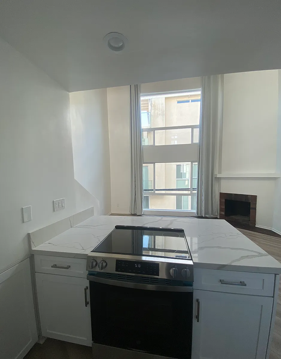 Building Photo - 15 Ironsides St #4