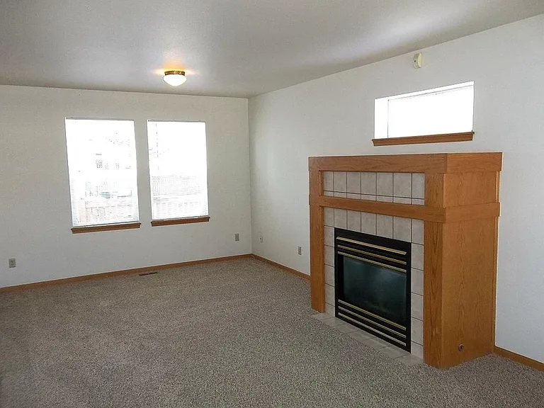 3425 Red Mountain Dr — Photo 3