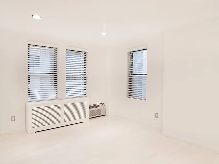 150 W 58th St #5C — Photo 10
