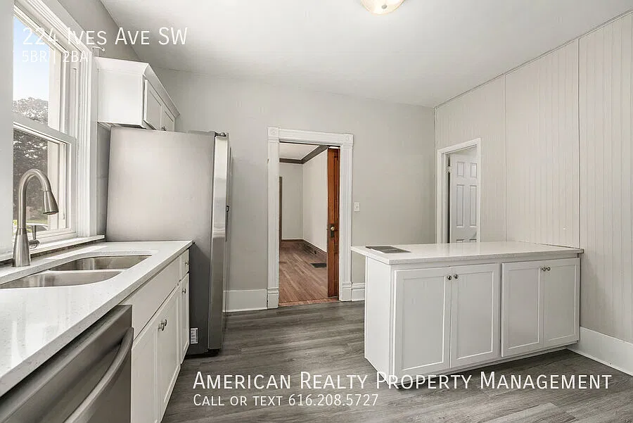 5 bed, 1390 sqft, $2,950 — Photo 4