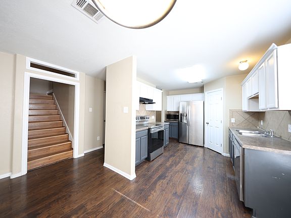 5th image of 6700 Taree Loop