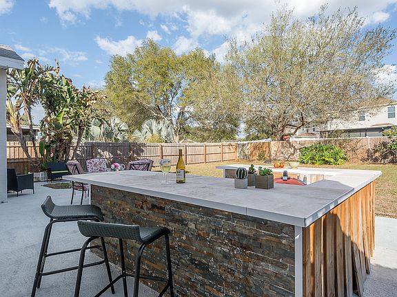 3rd image of 10257 Allenwood Dr