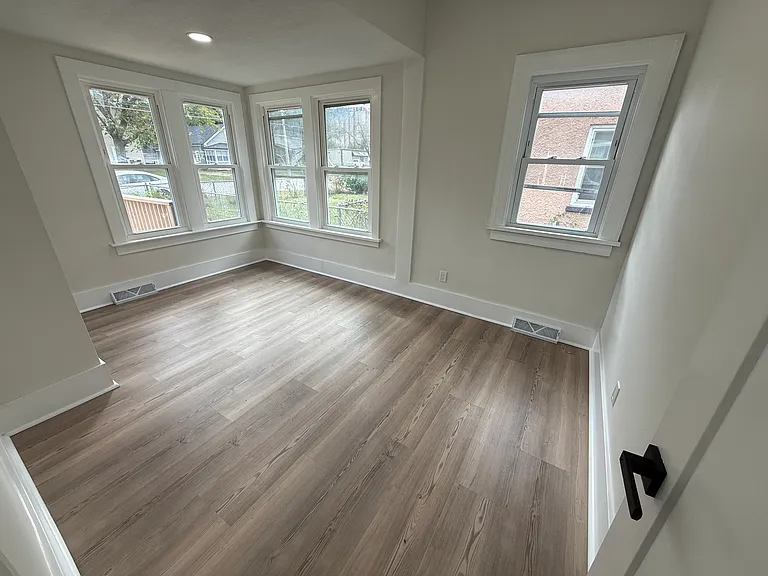 2050 E Grand Ave — Photo 7