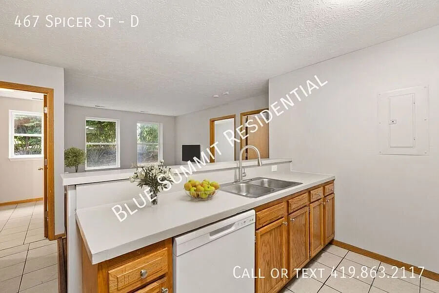 Enjoy comfort and convenience in this upgraded 2-bedroom apartment near the University of Akron! — Photo 4