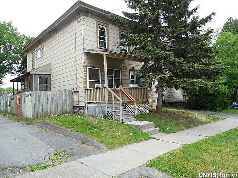 1st image of 1012 Oak St