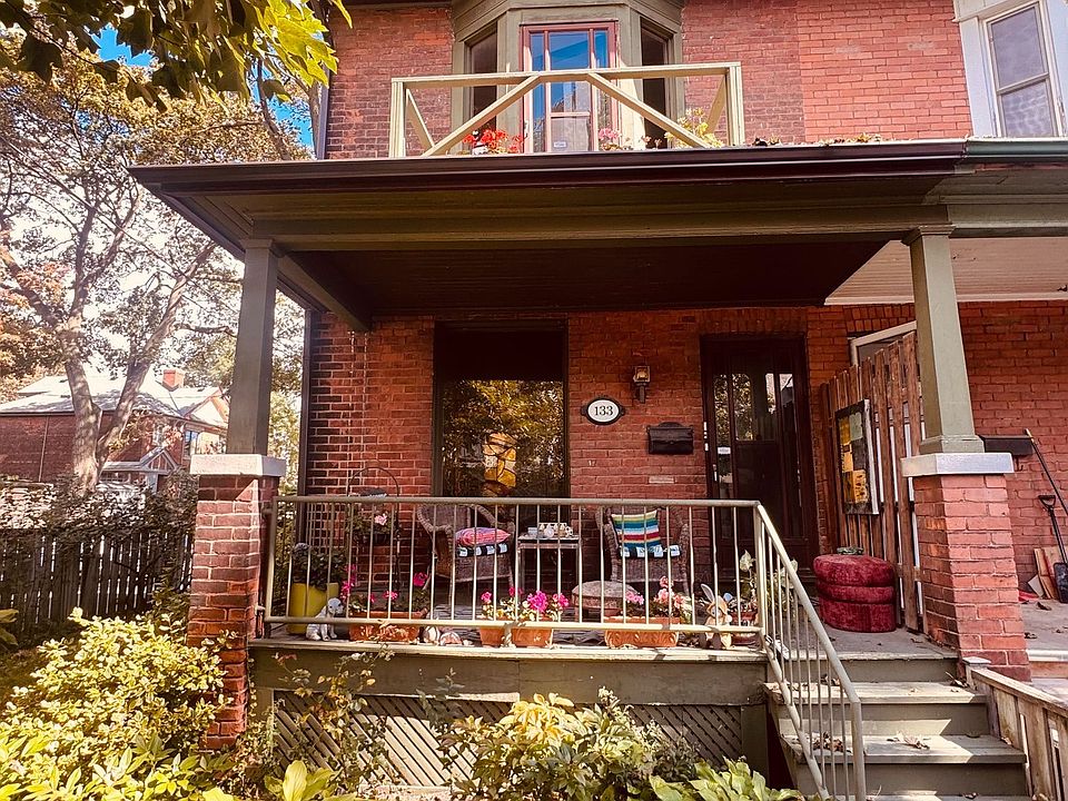 1st image of 133 Hampton Ave