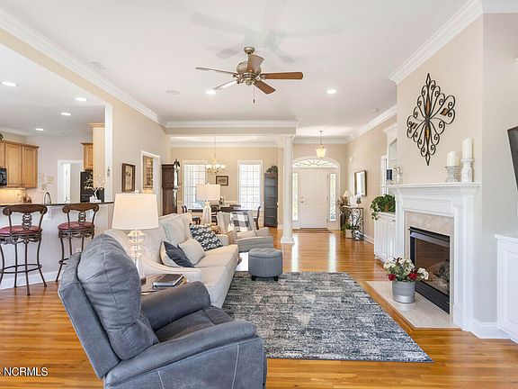 3rd image of 1103 Parkmore Court