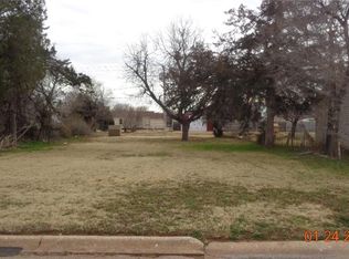 712 W Walnut St, Altus, OK 73521