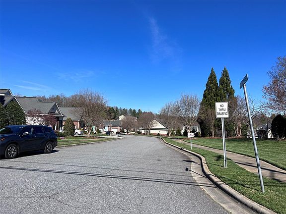 3rd image of 207 Henrys Glen Dr #12