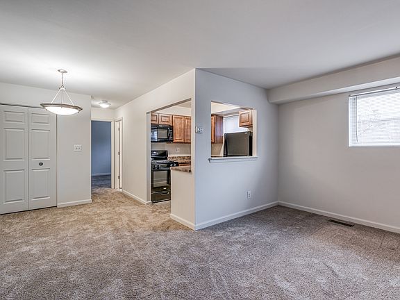 5th image of 216 Crain Court Cir #202-2D