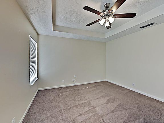 3rd image of 3013 Weybridge Dr #1
